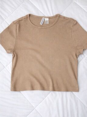 H&M DIVIDED Minimalist Beige Ribbed Crop Top Short Sleeve Basic Sz M